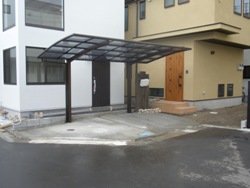 3.カーポートと駐車場完成