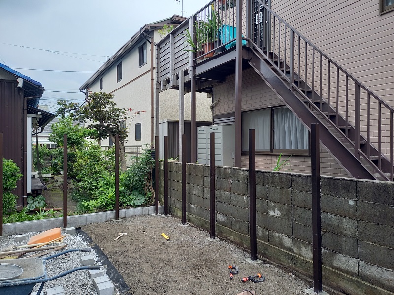 2.フェンス施工中
