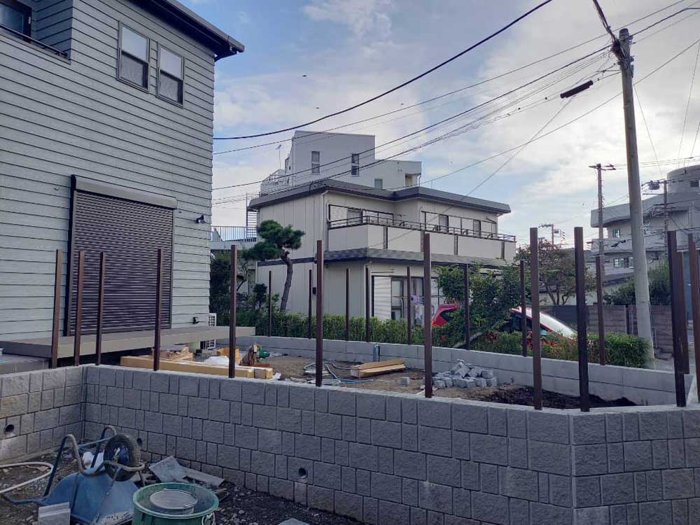 2.フェンス施工中